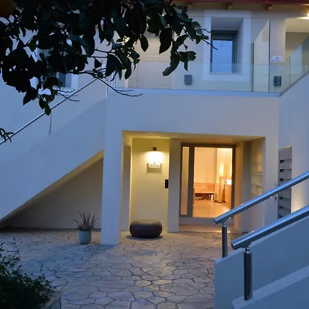 Sir T * Floka (Messenia)