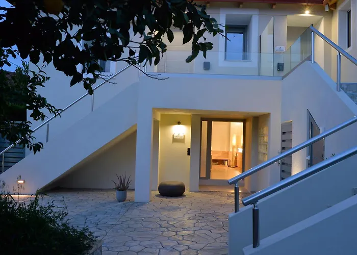 Sir T * Floka (Messenia)